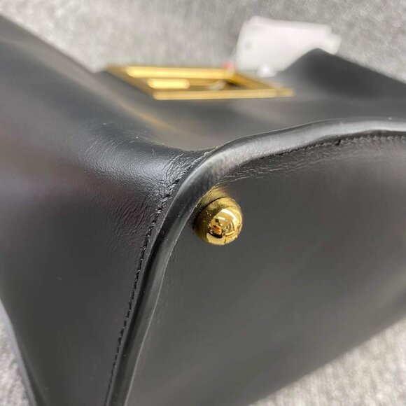 100% Authentic Fendi Leather Shoulder Bag - Picture 6 of 12